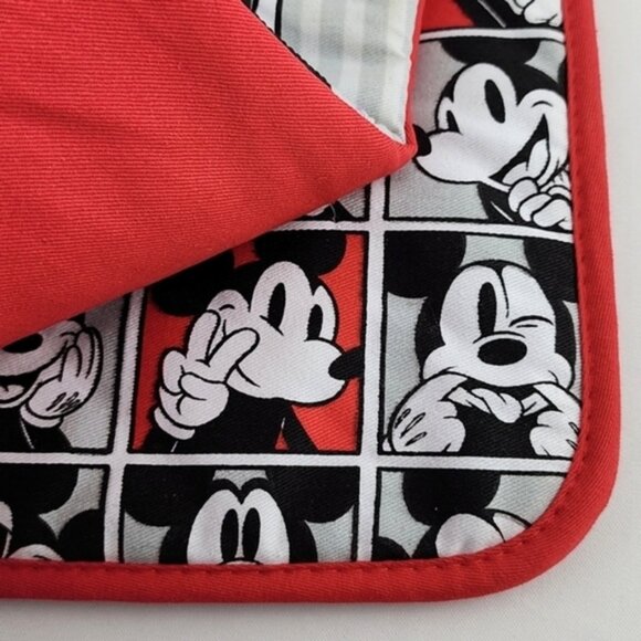 Mickey Mouse Disney Red Black Oversized Oven Mitt  Pot Holder 2 Piece Set - Picture 7 of 8